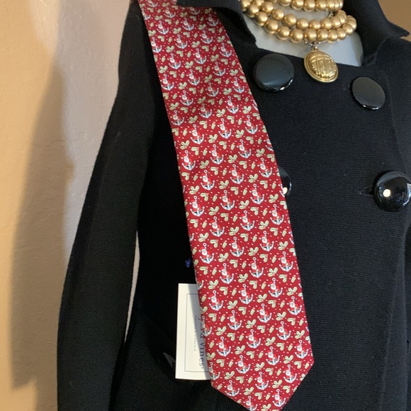NWT Vineyard Vines Martha’s Vineyard 100% Silk Santa Anchor Tie. - Picture 8 of 8